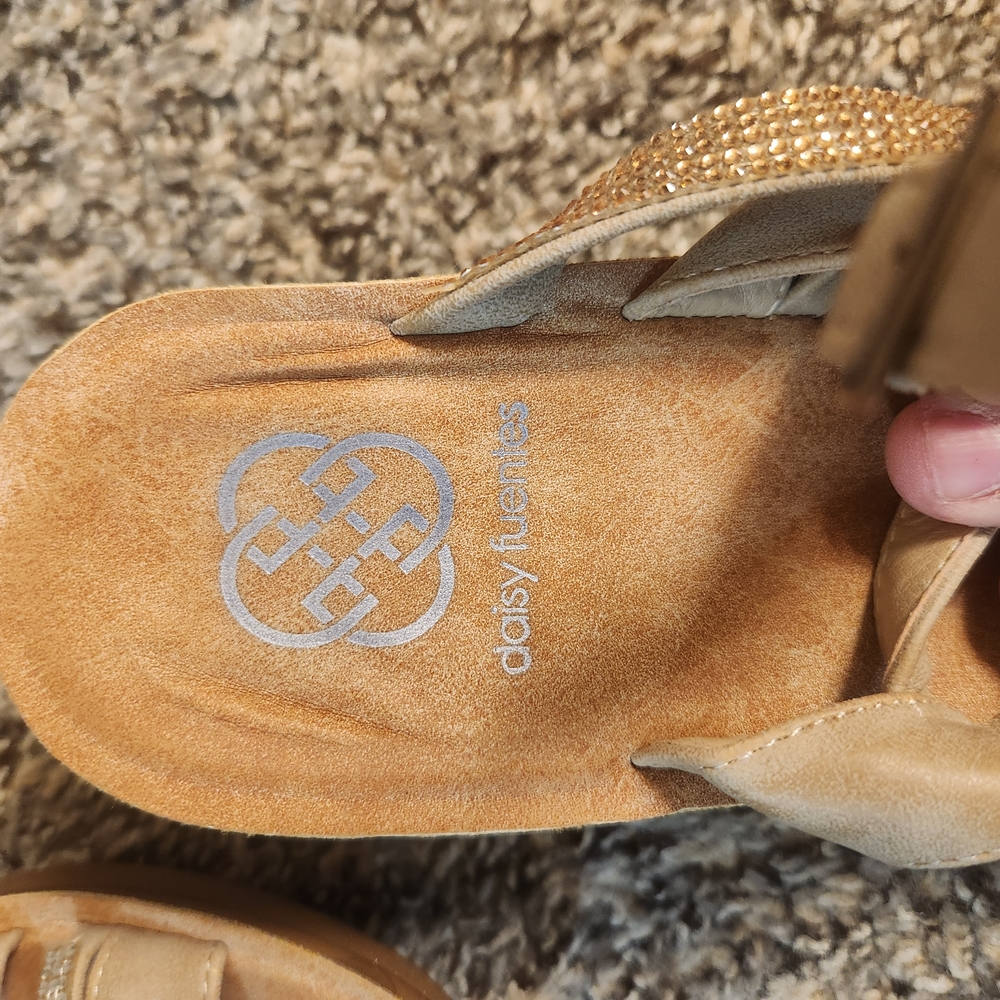 Daisy Fuentes Tan Sandals